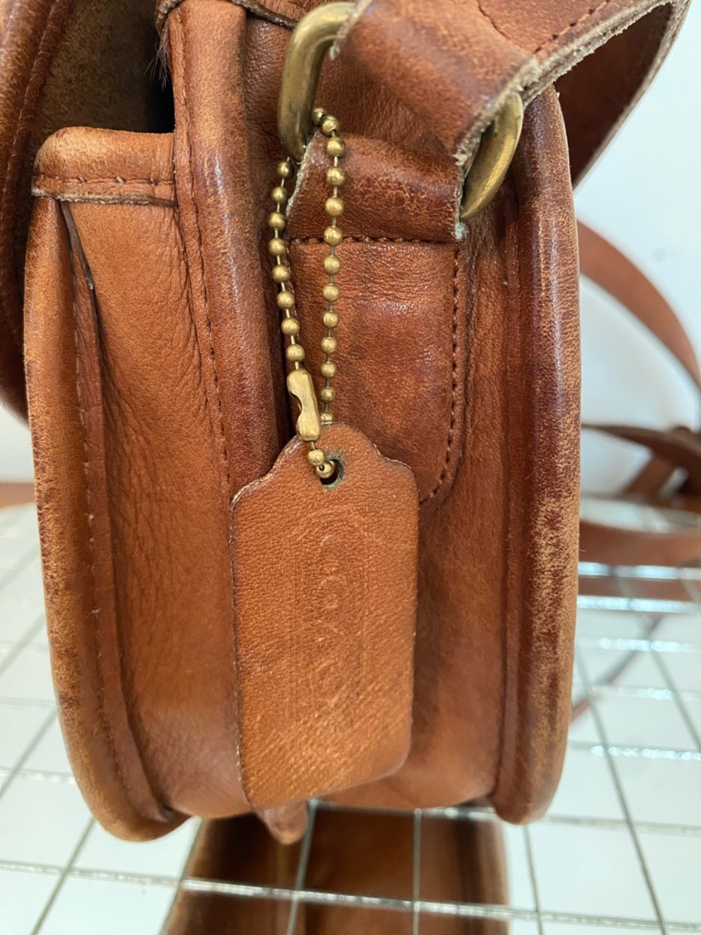 Vintage Coach Tan Leather Crossbody Bag - Picture 9 of 9